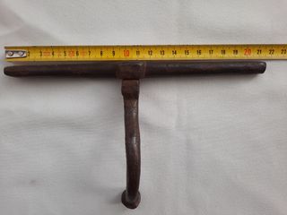 Cerrojo antiguo forja asa curva, pesa 292 gramos