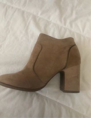 Botines beige tacón cremallera