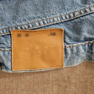 Pantalón Levi's azul,talla pequeño