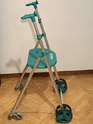Andador con asiento y ruedas
