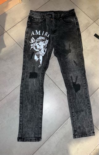 Vaqueros Amiri negros con estampado