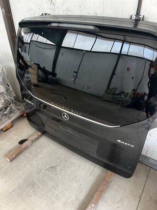 Portón Mercedes Clase V AMG 2025-2026