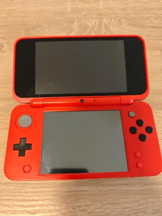 Nintendo 2DS XL Edizione Poké Ball