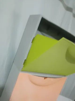 Zapatero plástico verde y naranja