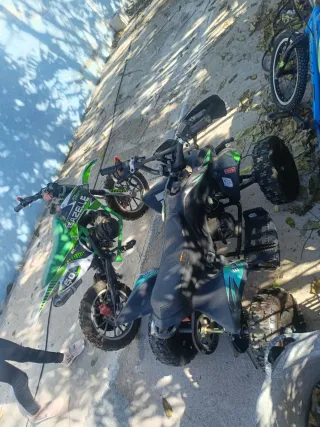 Minimoto infantil verde y negra