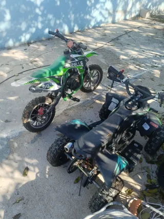Minimoto infantil verde y negra
