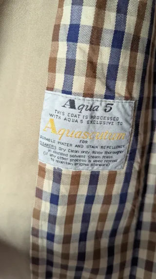 Gabardina Aquascutum Beige