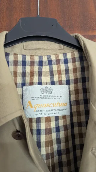 Gabardina Aquascutum Beige