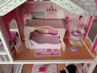 Casa de muñecas de madera