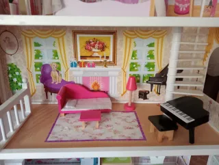 Casa de muñecas de madera