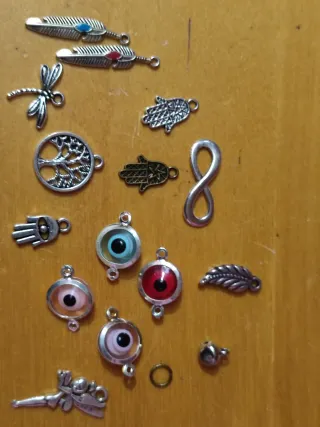 Lote bisutería: hilos, cuentas y abalorios