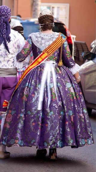 Traje de Fallera Morado con plata