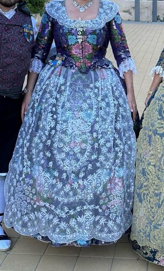 Traje de Fallera Morado con plata