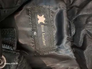 Giubbotto in vera pelle nero con cartellino