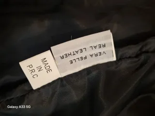 Giubbotto in vera pelle nero con cartellino