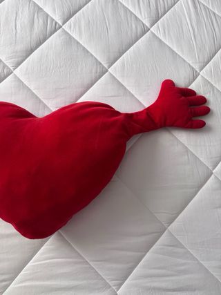 Cojín Corazón Rojo con Brazos