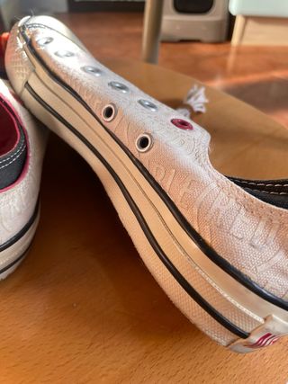 Zapatillas Converse Blancas y Rojas