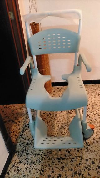 Silla de baño con ruedas para discapacitados