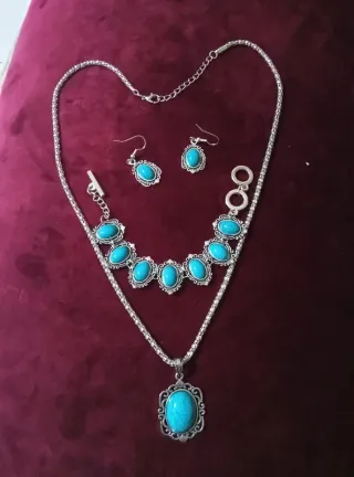 Conjunto collar y pendientes turquesa