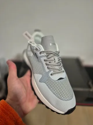 Zapatillas Hugo Boss grises y blancas