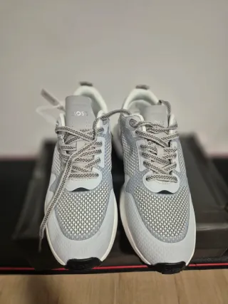 Zapatillas Hugo Boss grises y blancas