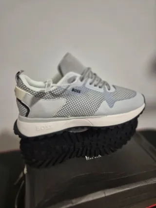 Zapatillas Hugo Boss grises y blancas