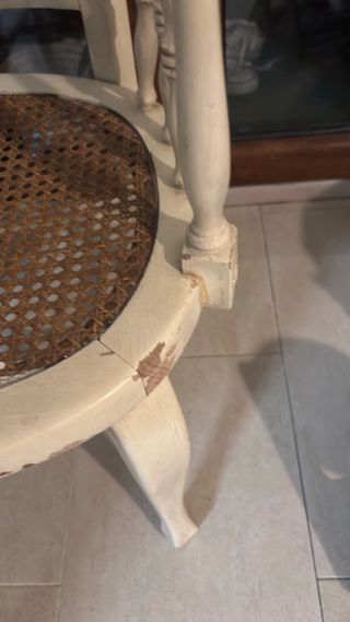 Silla de madera y mimbre estilo vintage