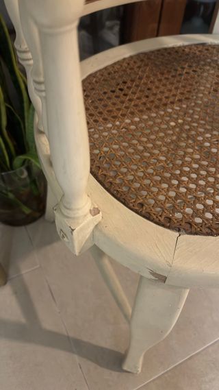 Silla de madera y mimbre estilo vintage