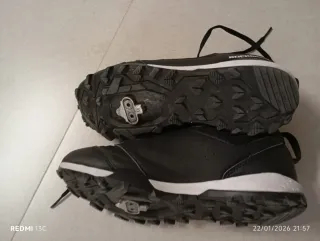 Zapatillas Rockrider spinning negras y blancas