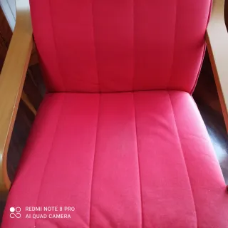 Sillón  ikea rojo y madera