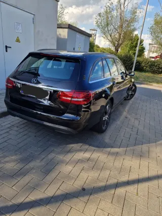 Mercedes-Benz  C 200