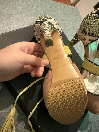 Tacones LODI Piel Serpiente y Ante