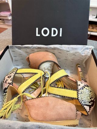 Tacones LODI Piel Serpiente y Ante
