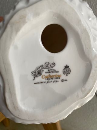 Figura de porcelana Royal Worcester "Catherine"