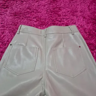 Pantaloni similpelle lucidi beige