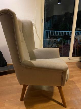 Sillón de tela beige