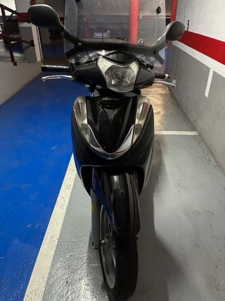 Honda SH300i Negra
