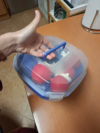 Maletin con vajilla camping 4 personas + 4 helader