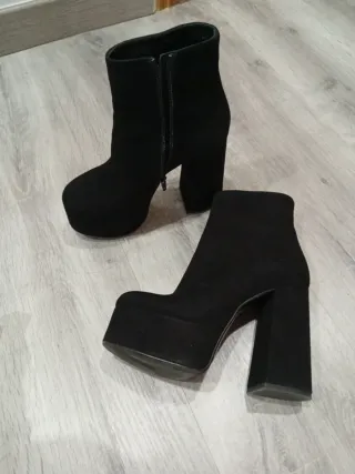 Botín tacón alto Gamuda talla 37