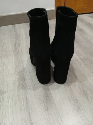 Botín tacón alto Gamuda talla 37