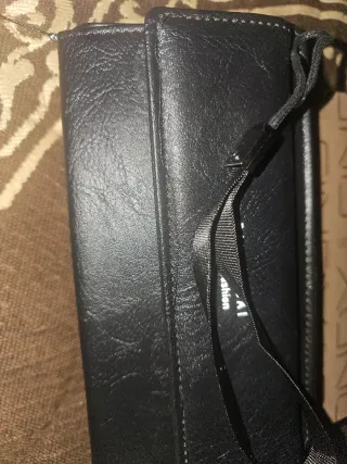 Monedero negro y rojo