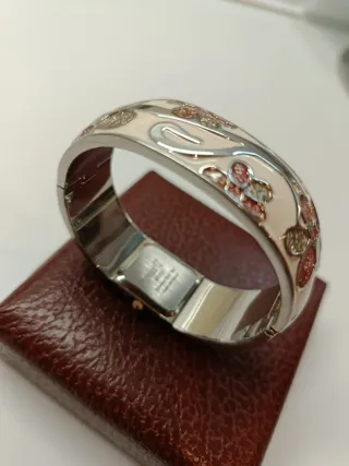 Reloj Brazalete Miss T Beige y Dorado