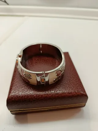 Reloj Brazalete Miss T Beige y Dorado