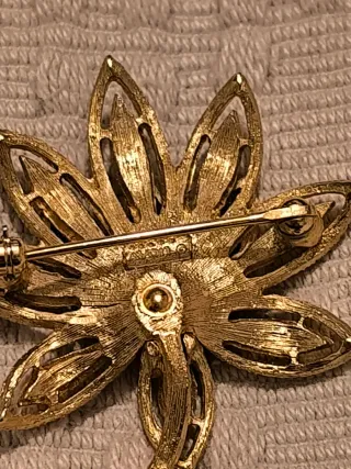 Spilla Avon Foglia Oro