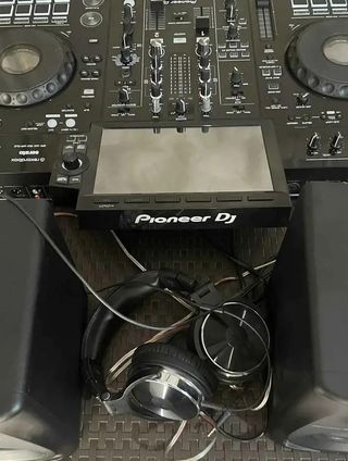 Pioneer DJ XDJ-RX3 Mesa DJ