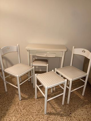 Mesa ampliable, 4 sillas de comedor blancas