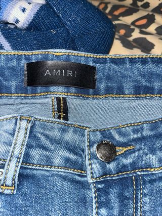 Vaqueros Amiri Azules y Rosas Desgastados