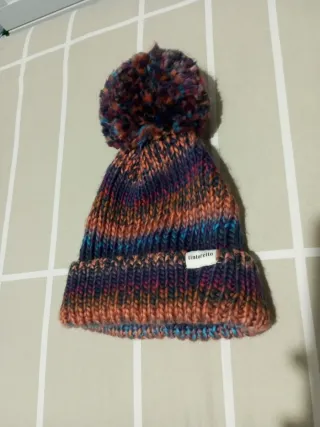 Gorro de invierno con pompón multicolor