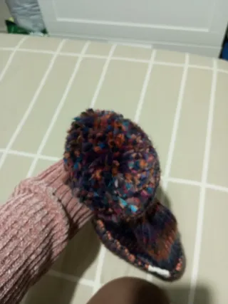 Gorro de invierno con pompón multicolor