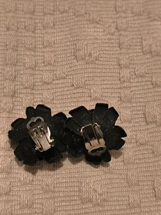 Orecchini neri stile anni '60
